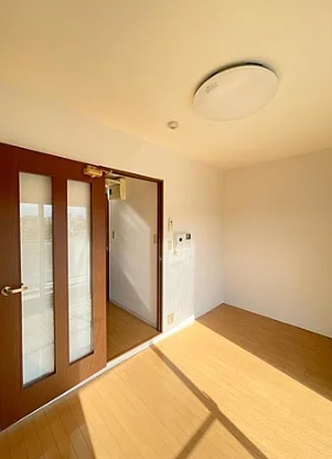 居室・リビング　☆明るい洋室☆