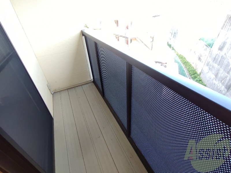 バルコニー　バルコニーはこちらになります。洗濯物も干せそうですね。