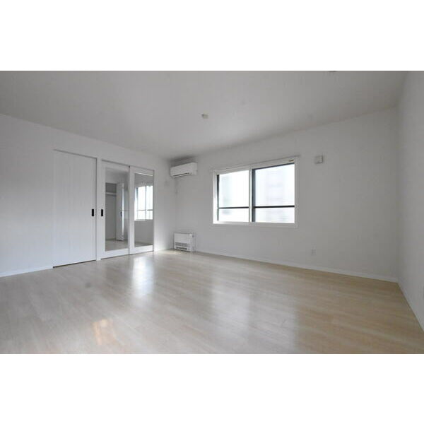 居室・リビング　別号室内観