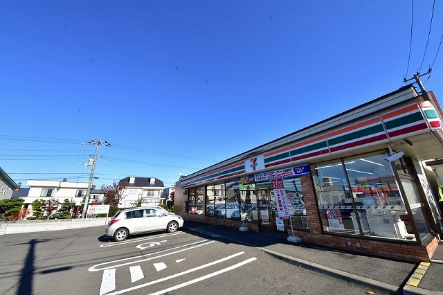 コンビニ　セブンイレブン札幌西岡3条店（コンビニ）まで486m