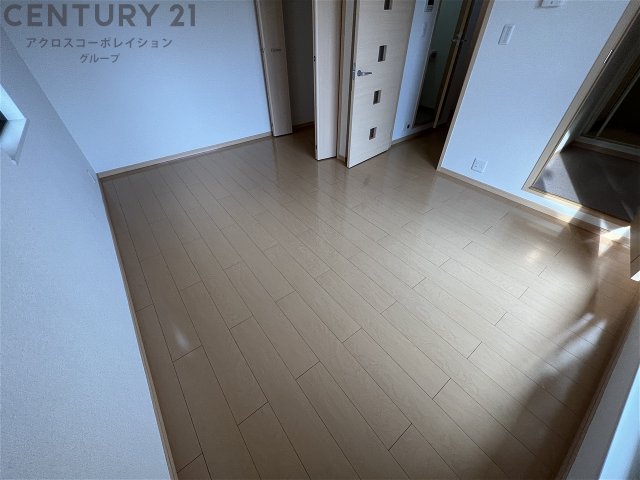 居室・リビング　南東向きエアコン・照明付きの7.3帖の洋室です♪