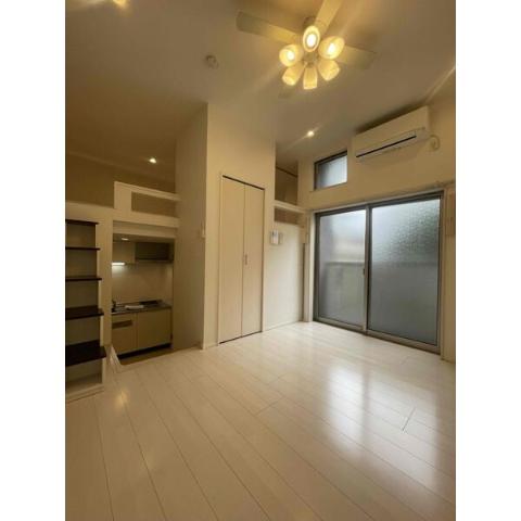 居室・リビング　室内