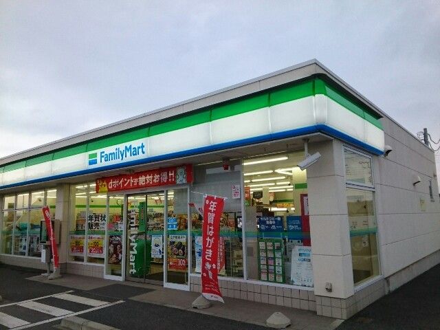 コンビニ　ファミリーマート高崎吉井町店（コンビニ）まで900m