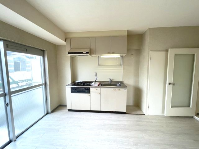 居室・リビング　イメージとして同建物他部屋を表示しています