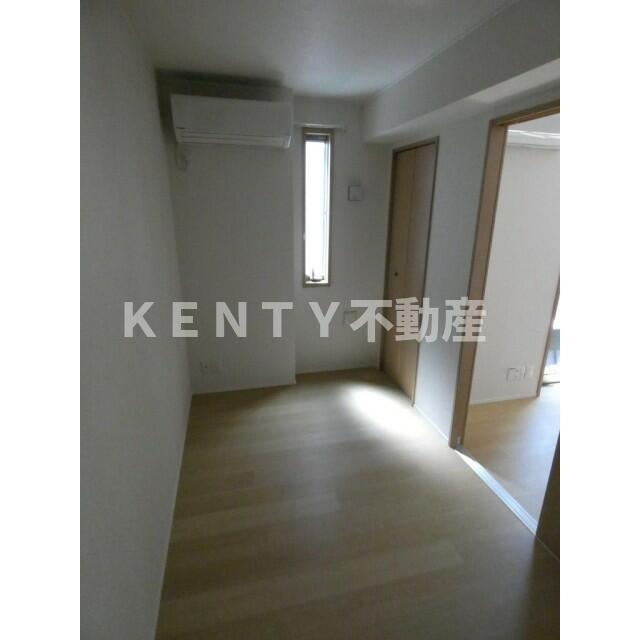 その他部屋・スペース　広くて明るい寝室