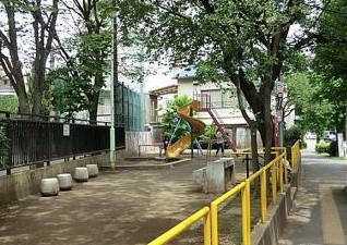 公園　渋谷区立若羽児童遊園地（公園）まで455m