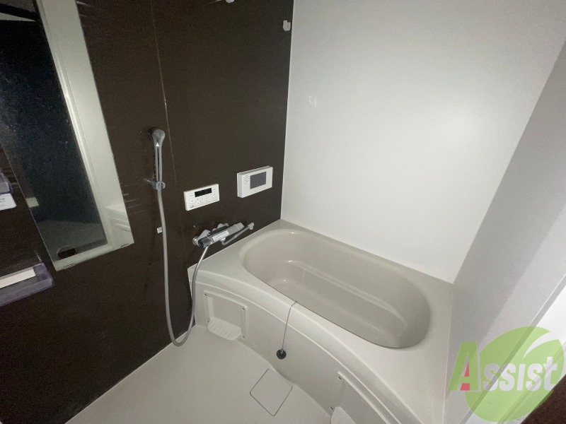 バス・シャワールーム　こちらはＴＶ付のバスルームになります。快適になりますね。