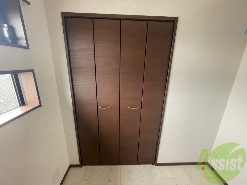 収納　こちらはクローゼットになります。衣類の収納にいいですね。