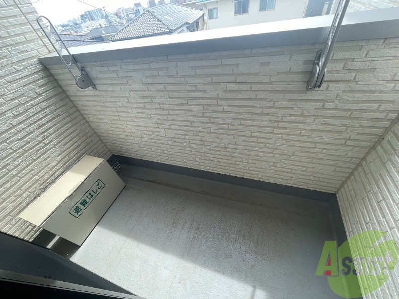バルコニー　こちらはバルコニーになります。日当たり良好です。