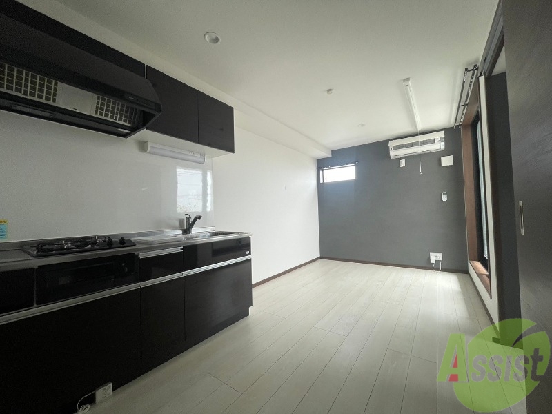 居室・リビング　こちらは８．０帖のリビングでございます。