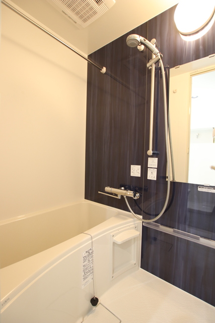 バス・シャワールーム　浴室乾燥付きです☆