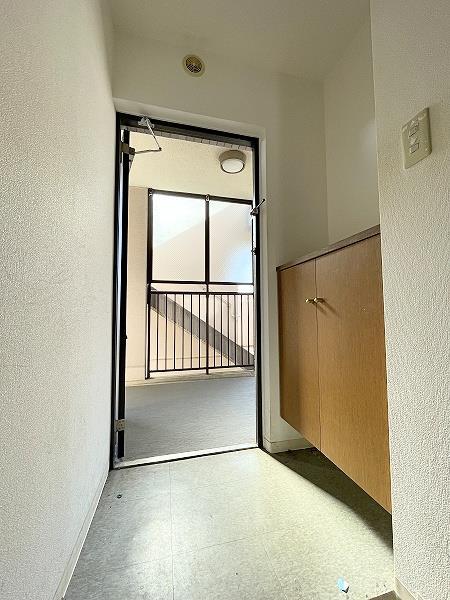 玄関　玄関内側