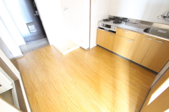 玄関　別部屋の写真になります。