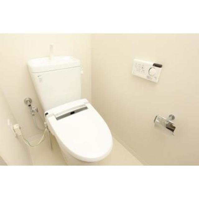 トイレ　※写真は同タイプ住戸です。