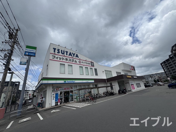 コンビニ　ファミリーマートPLACE城西店（コンビニ）まで850m
