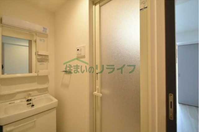 洗面設備　ハーモニーレジデンス六義園間取り反転写真　同じ広さ