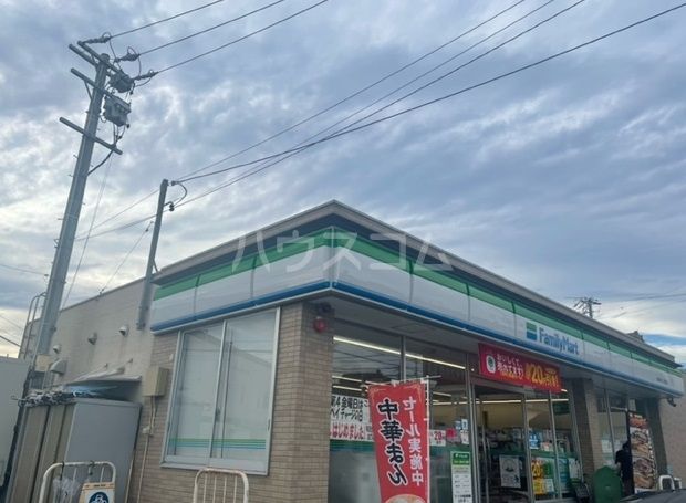 コンビニ　ファミリーマート瀬戸東十三塚町店（コンビニ）まで125m
