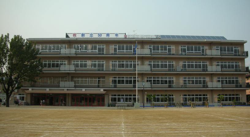 小学校　西浮間小学校（小学校）まで707m