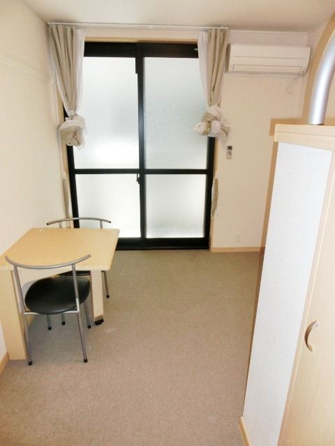 居室・リビング　家具家電付のお部屋です。