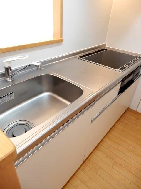 キッチン　システムキッチン・３口IHクッキングヒーターグリル付き