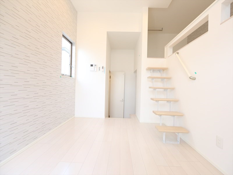 居室・リビング　洋室6.1帖　上段ロフト6.1帖（収納でも部屋でも使えます）