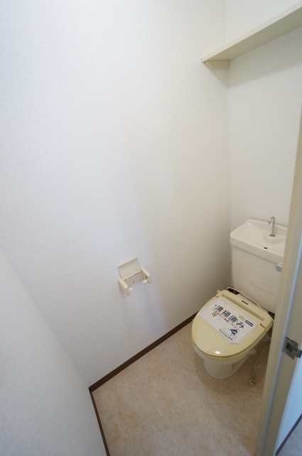 トイレ　別号室のお写真です。