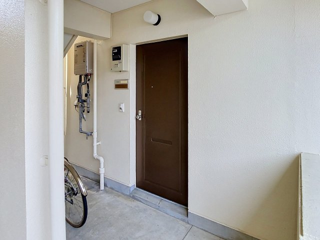 玄関　2026年5月撮影※現況が相違する場合は現況を優先致します。