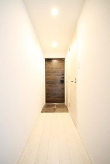 玄関　※別部屋の参考写真です。