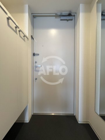 玄関　セレニテ新大阪プリエ　玄関