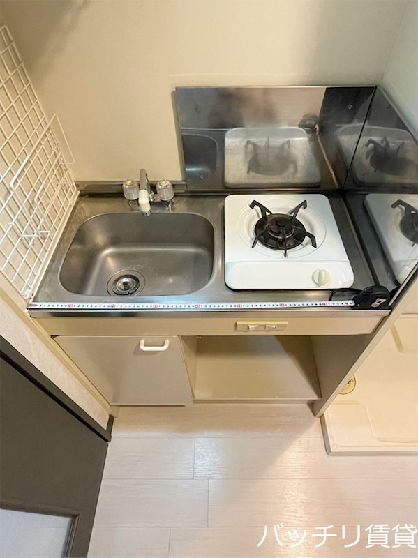キッチン　画像は別号室の為、現状優先になります。