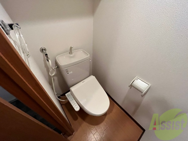 トイレ　ウォシュレット機能がついたトイレです。安心して使用できます。