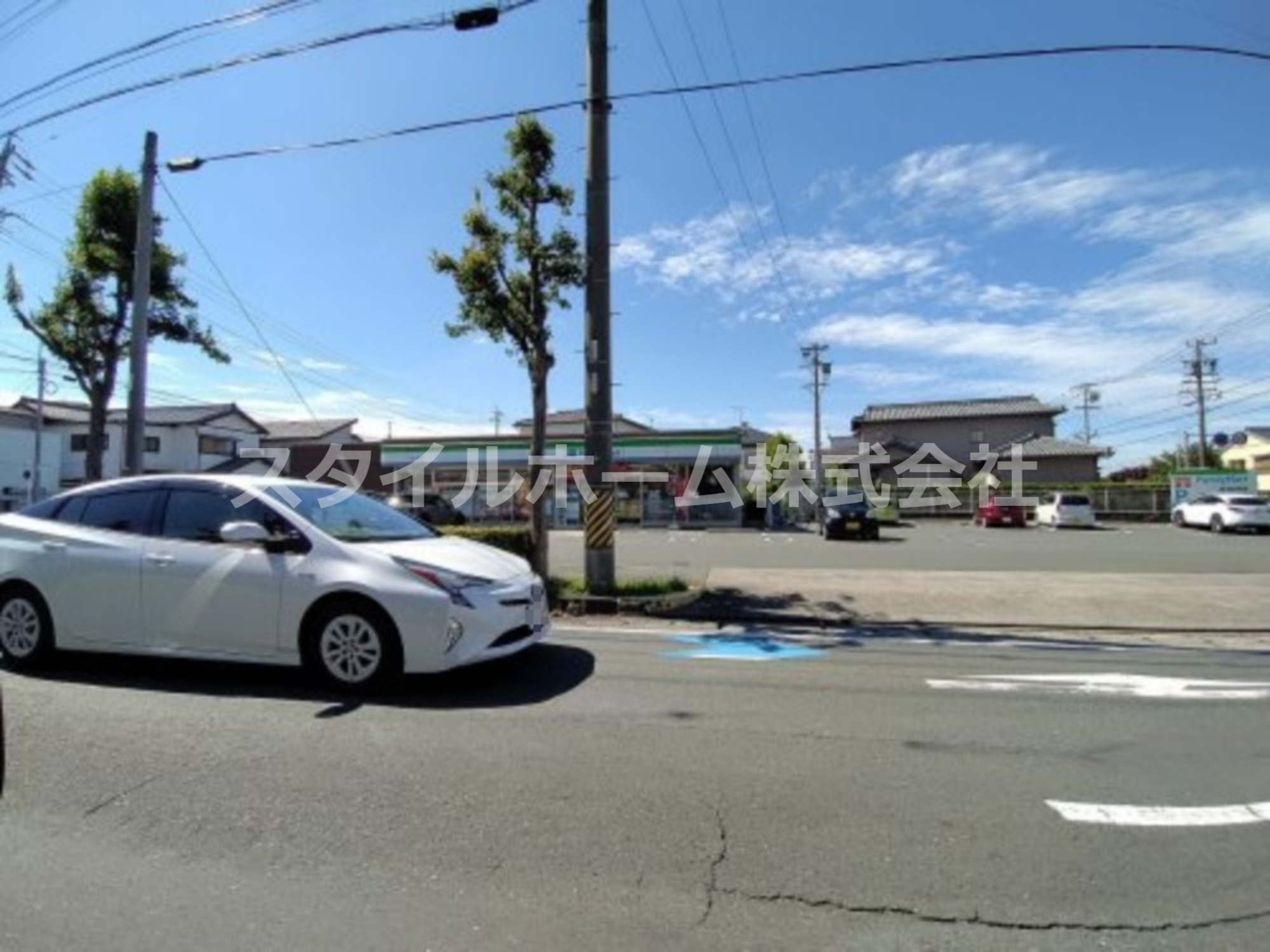 コンビニ　ファミリーマート 豊橋小鷹野店（コンビニ）まで529m