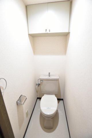 トイレ　別号室の写真です。ご参考までに