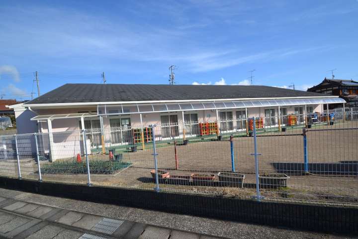 幼稚園・保育園　あい保育園西条中央（幼稚園・保育園）まで496m
