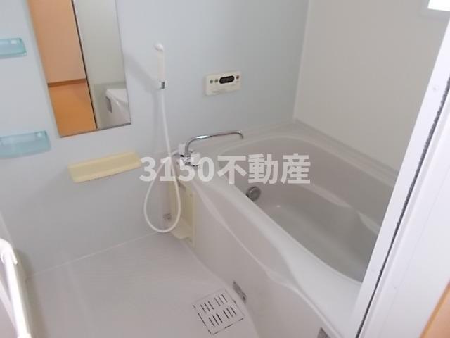 バス・シャワールーム　コンパクトで使いやすいお風呂です