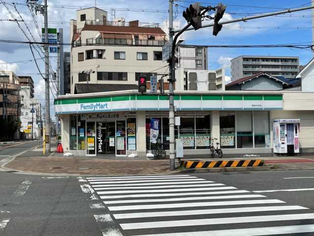 コンビニ　ファミリーマート（コンビニ）まで517m