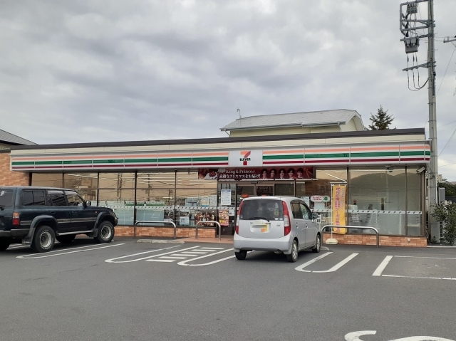コンビニ　セブンイレブン（コンビニ）まで600m