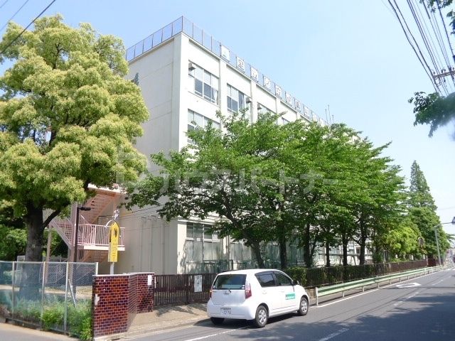 小学校　足立区立伊興小学校（小学校）まで510m