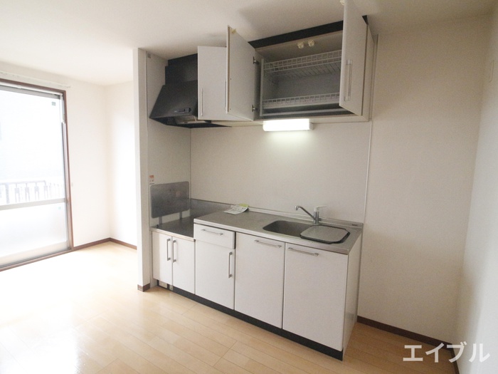 キッチン　反転タイプの別のお部屋になります。
