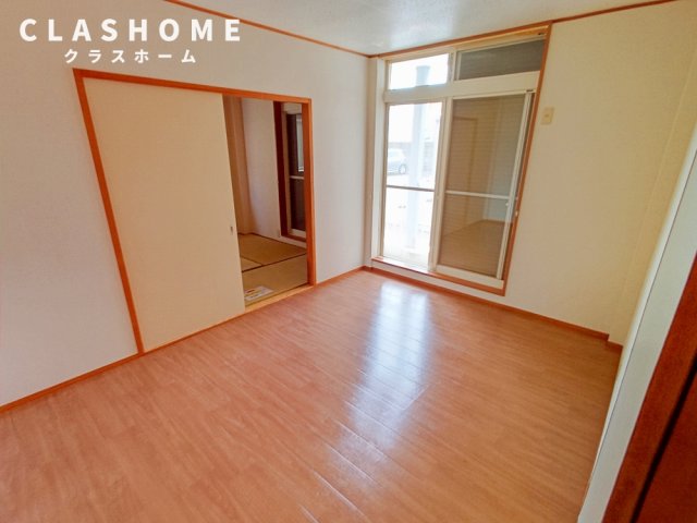 居室・リビング　同形タイプの別部屋のお写真です。
