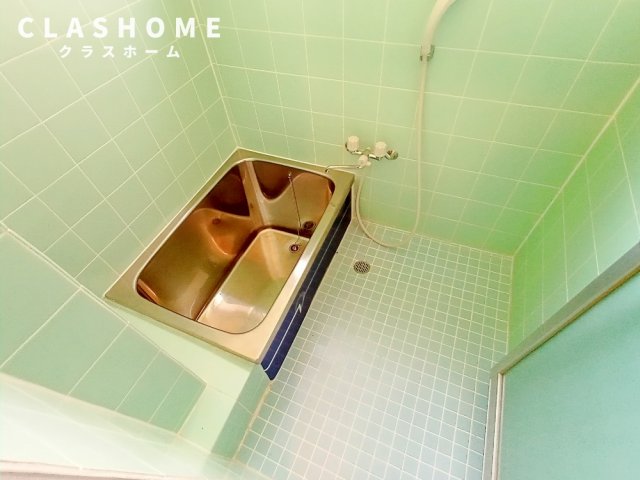 バス・シャワールーム　同形タイプの別部屋のお写真です。