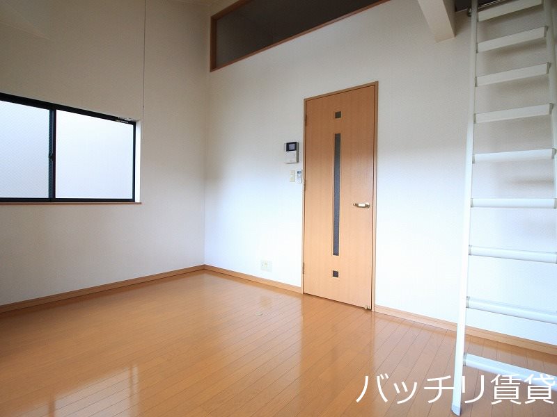 居室・リビング　画像は同型タイプの為、現状優先とさせて頂きます。