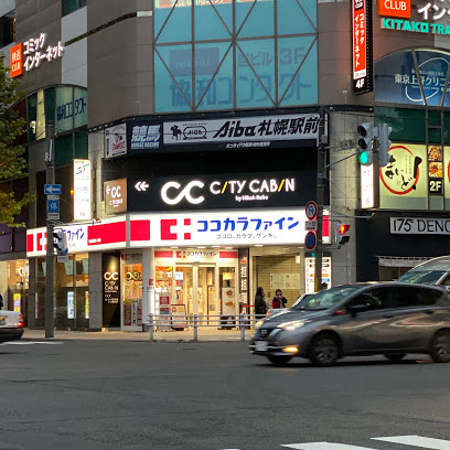 ドラックストア　ココカラファイン札幌駅前北4条店（ドラッグストア）まで384m