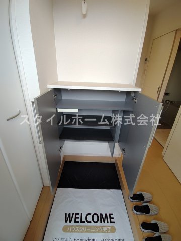 玄関　別部屋写真です。