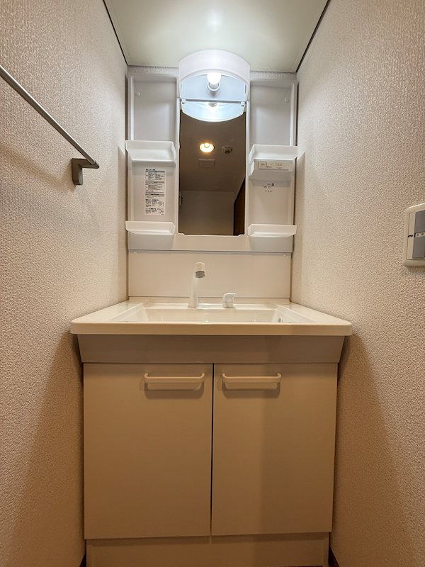 洗面設備　※同物件別部屋の写真となります。