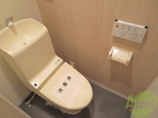トイレ　ウォシュレット機能がついたトイレです。安心して使用できますね