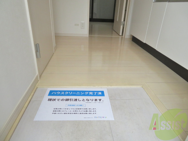 玄関　玄関の外から部屋の中を撮影してみましたー。