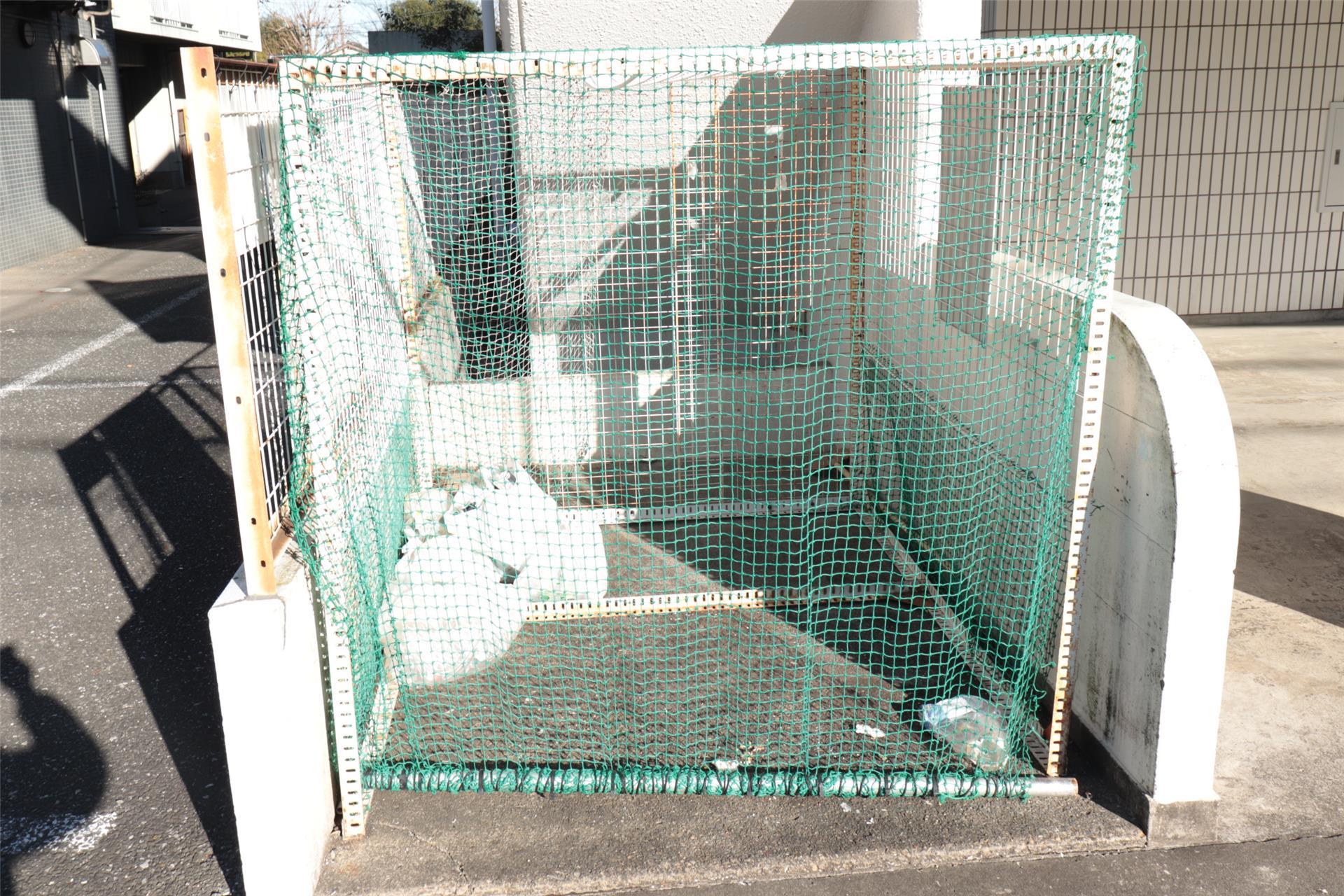 建物外観　ゴミ置場