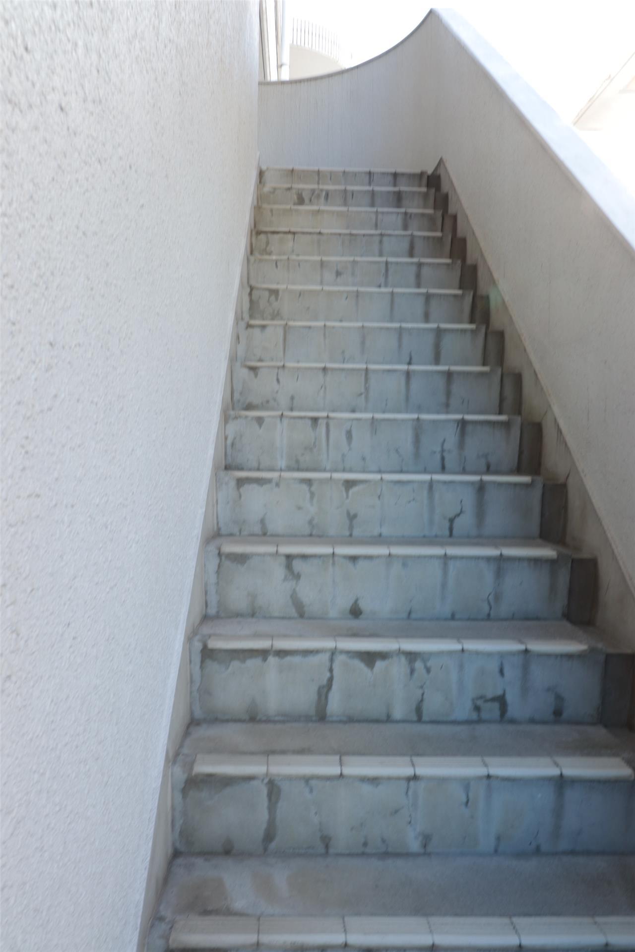 建物外観　階段１