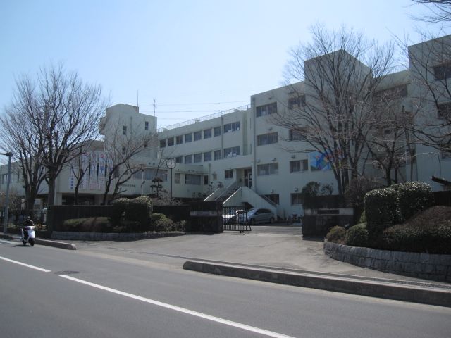 中学校　伊奈町立小針中学校（中学校）まで4898m